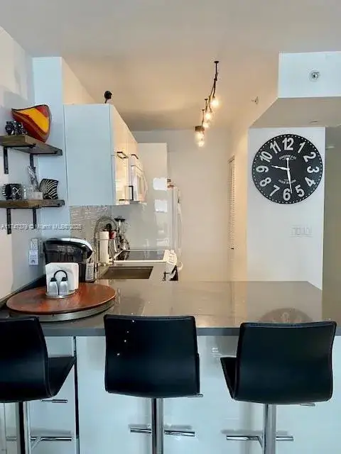 2 bedroom 1 bath Residential Lease for rent at 100 Lincoln Rd # 727, Miami Beach FL 33139