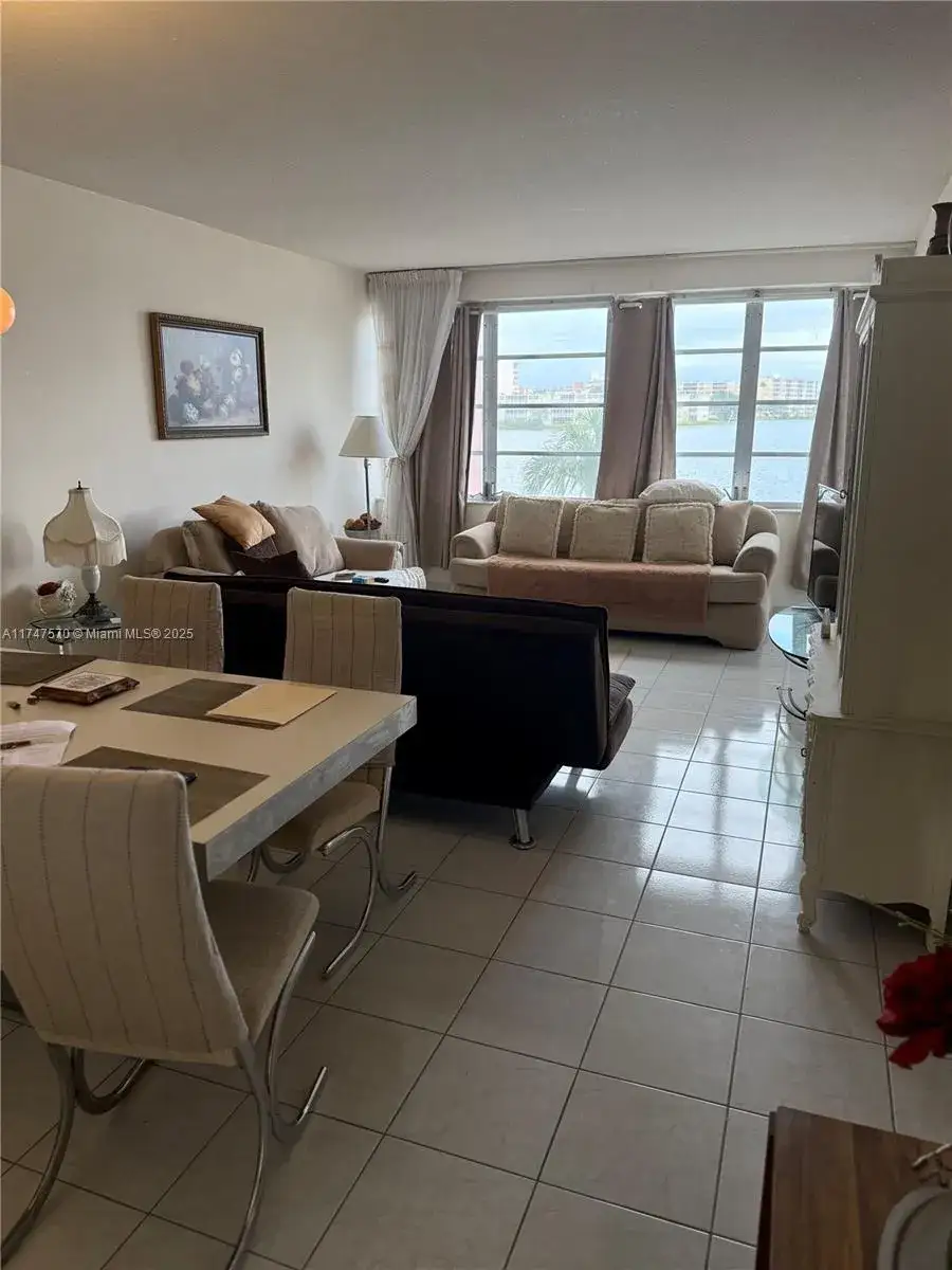 1 bedroom 1 bath Residential for sale at 18555 NE 14th Ave # 618, Miami FL 33179