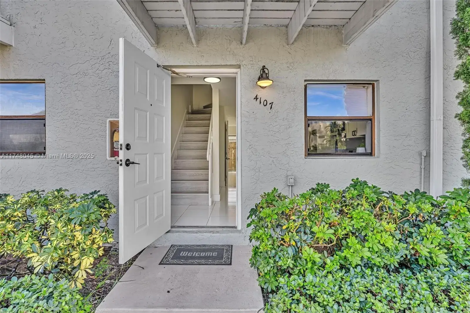 1 bedroom 1 bath Residential Lease for rent at 4107 NE 21st Ter, Lighthouse Point FL 33064