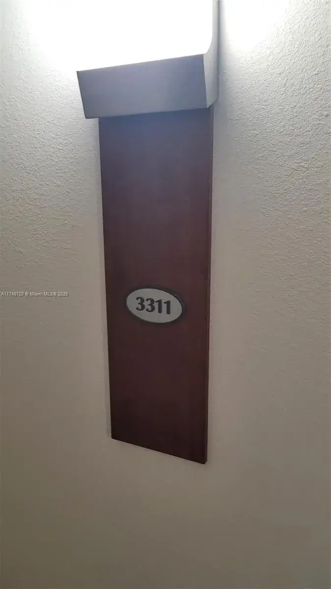 1 bedroom 1 bath Residential for sale at 1750 N Bayshore Dr # 3311, Miami FL 33132