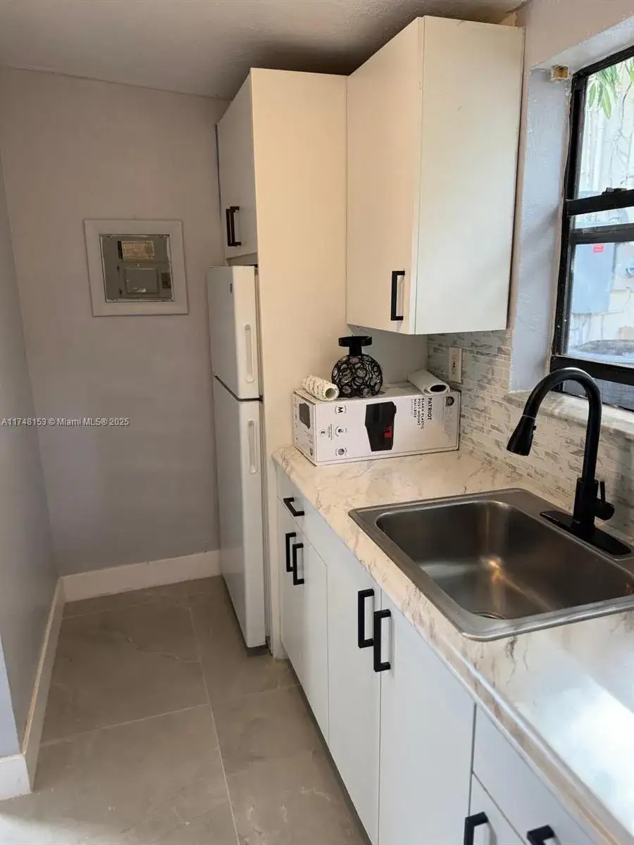 2 bedroom 1 bath Residential Lease for rent at 5641 SW 39th St, West Park FL 33023