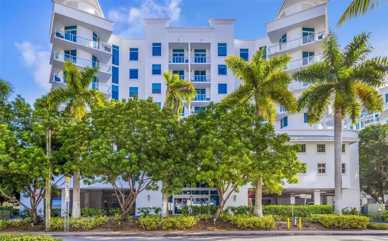 3 bedroom 2 bath Residential for sale at 3030 NE 188th St # 602, Aventura FL 33180