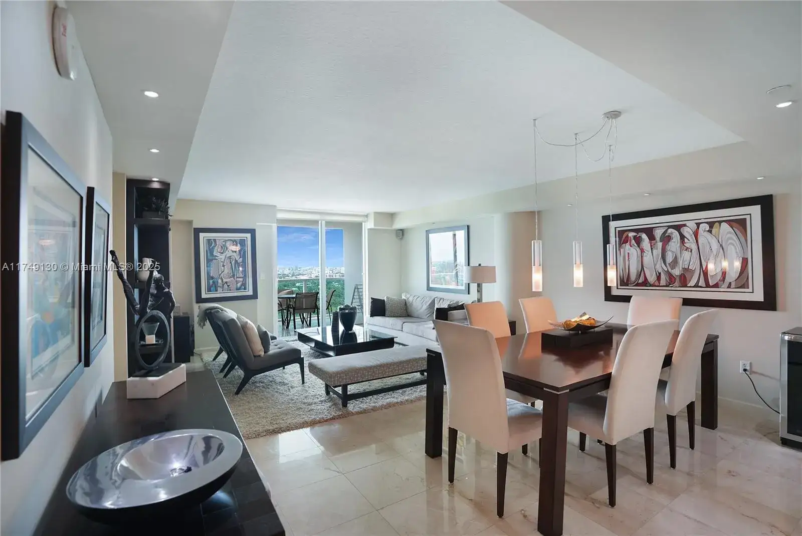 2 bedroom 2 bath Residential for sale at 2101 Brickell Ave # 1812, Miami FL 33129