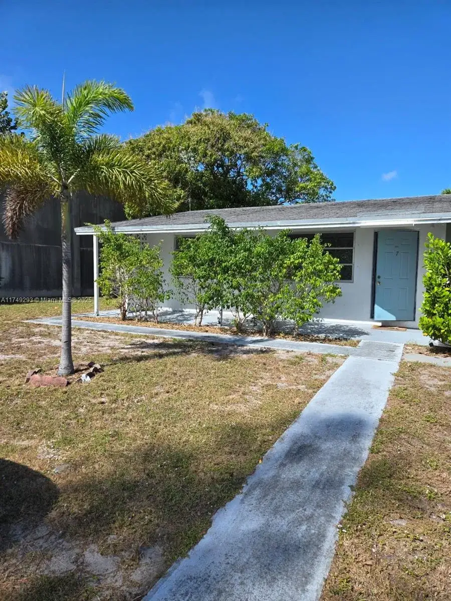 2 bedroom 1 bath Residential for sale at 803 Ridge Rd # 7, Lantana FL 33462
