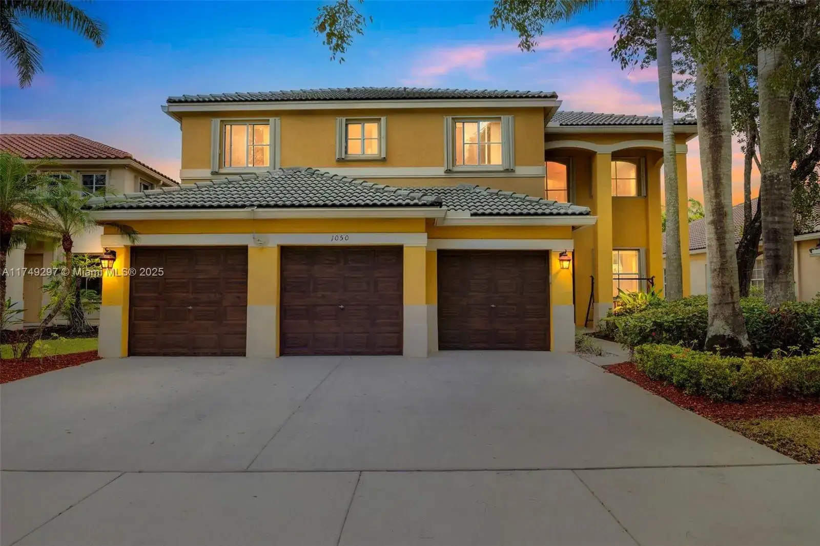 5 bedroom 4 bath Residential Lease for rent at 1050 Lavender Cir, Weston FL 33327