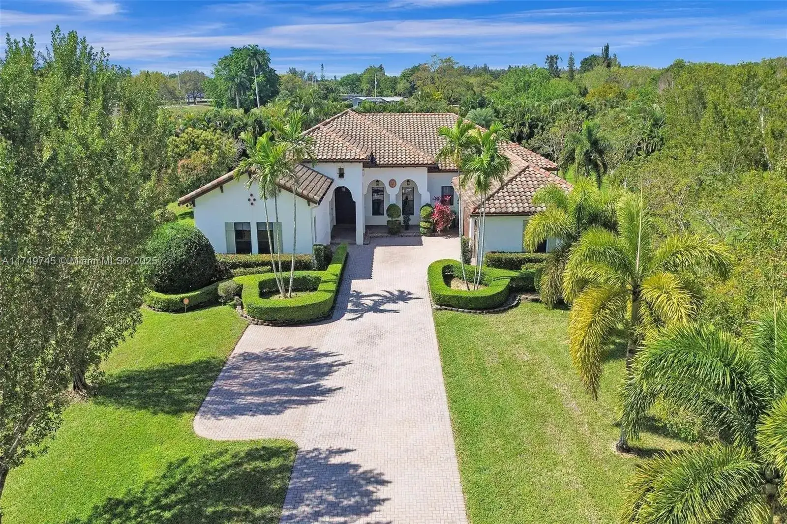 5 bedroom 4 bath Residential Lease for rent at 4455 Parkside Rd, Davie FL 33328
