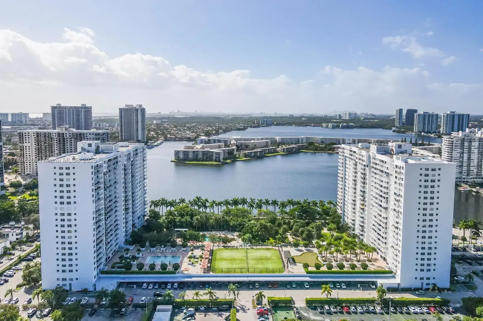 2 bedroom 2 bath Residential for sale at 2801 NE 183rd St # 214W, Aventura FL 33160