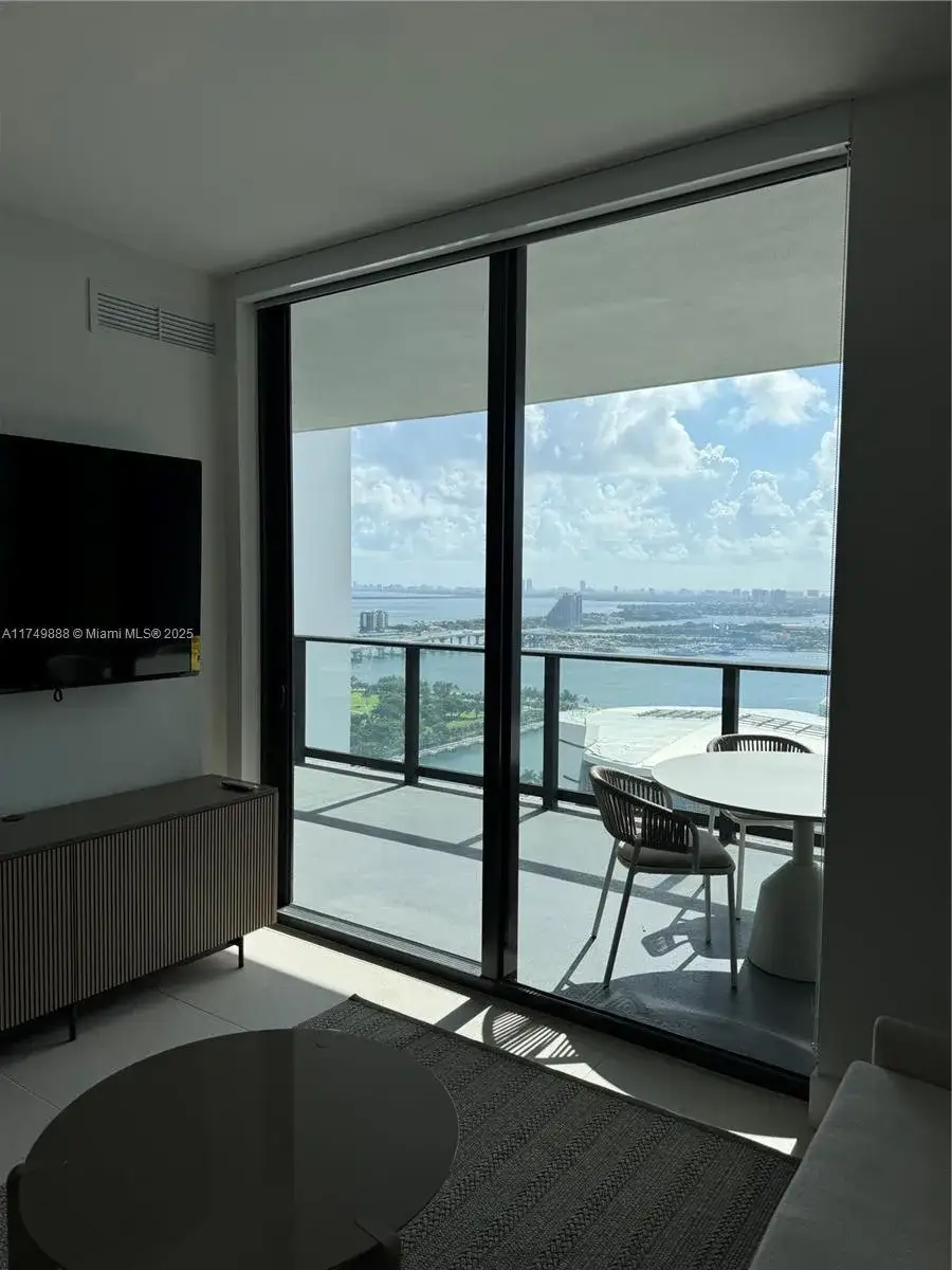 3 bedroom 3 bath Residential Lease for rent at 601 NE 1st Ave # 2615, Miami FL 33132