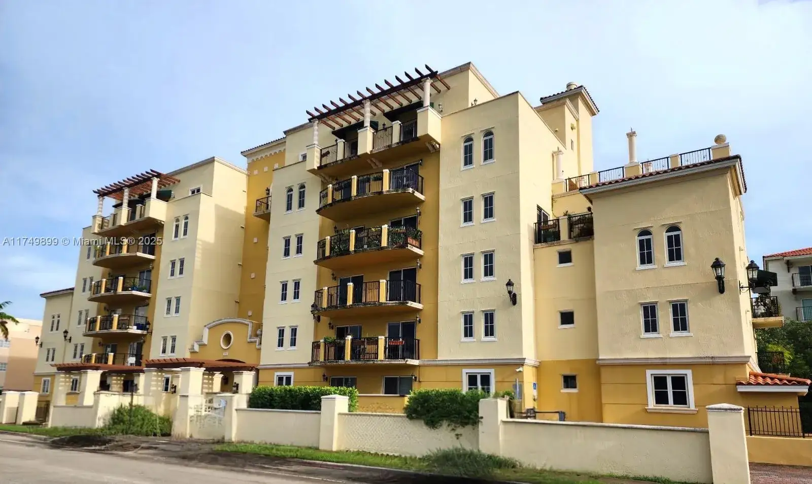 1 bedroom 1 bath Residential Lease for rent at 322 Madeira Ave # 502, Coral Gables FL 33134