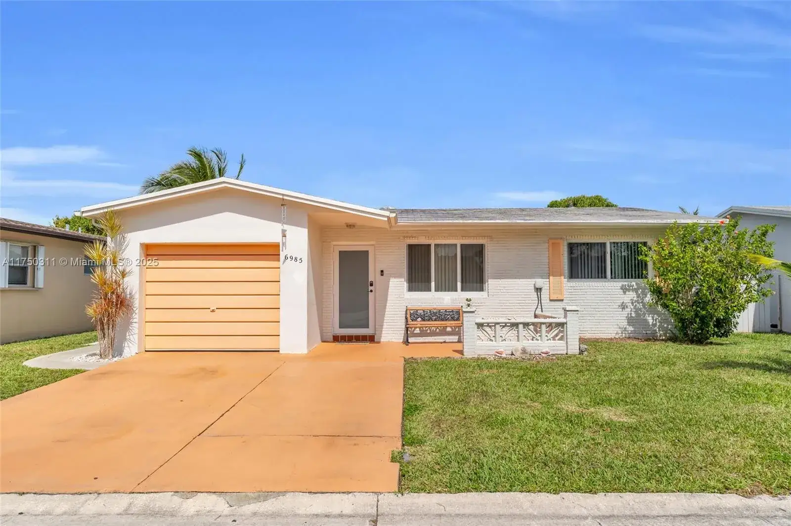 2 bedroom 2 bath Residential Lease for rent at 6985 NW 11th, Margate FL 33063