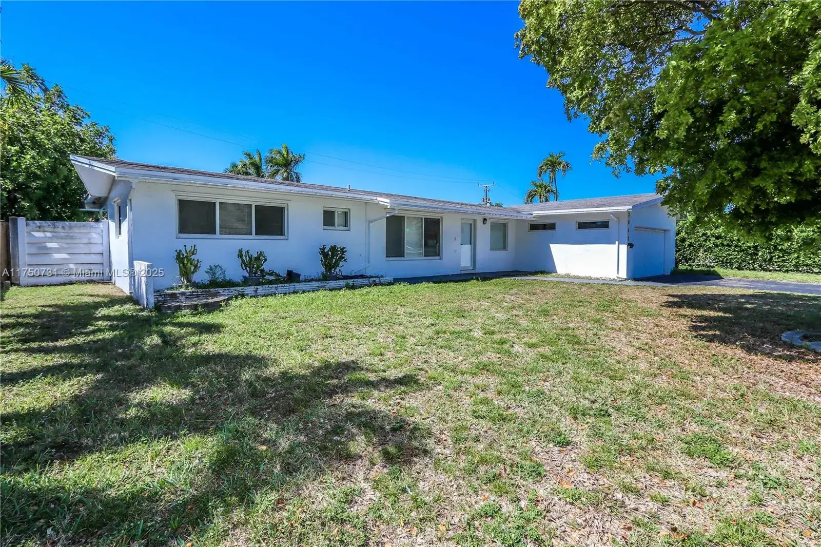 3 bedroom 2 bath Residential for sale at 3842 N Circle Dr, Hollywood FL 33021
