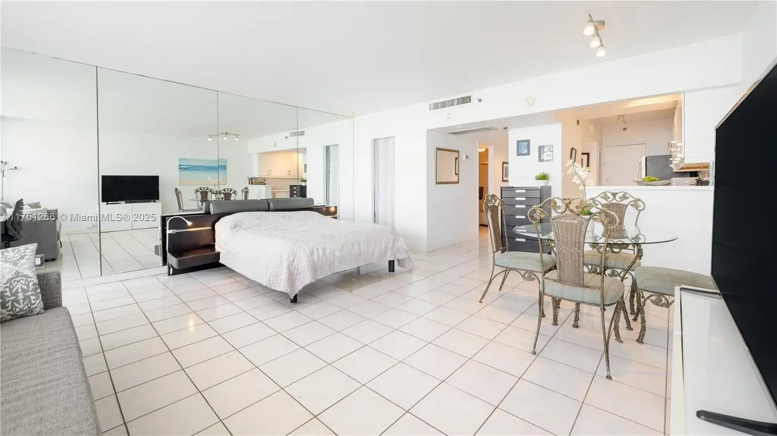 1 bath Residential Lease for rent at 100 Lincoln Rd # 1136, Miami Beach FL 33139