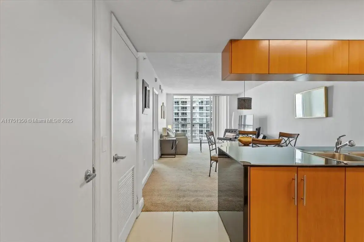 1 bedroom 1 bath Residential for sale at 1750 N Bayshore Dr # 4809, Miami FL 33132
