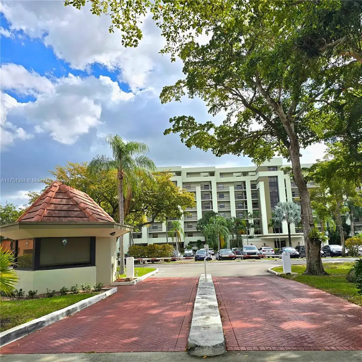 2 bedroom 2 bath Residential for sale at 7050 NW 44th St # 306, Lauderhill FL 33319