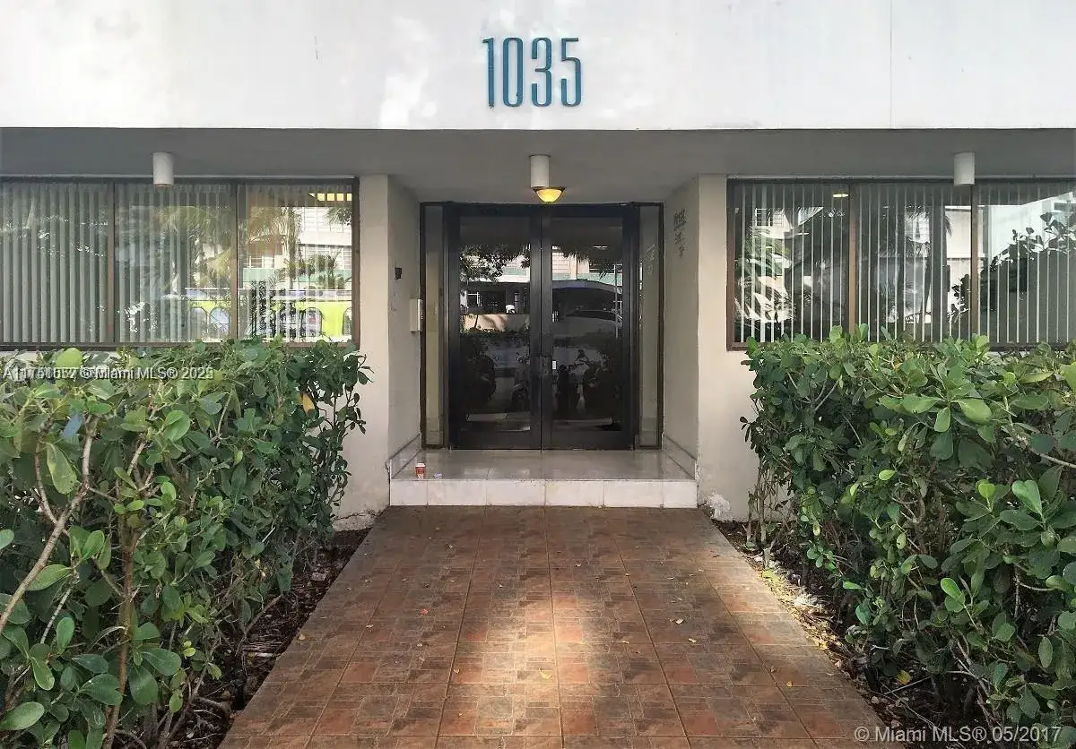 1 bedroom 1 bath Residential for sale at 1035 West Ave # 708, Miami Beach FL 33139