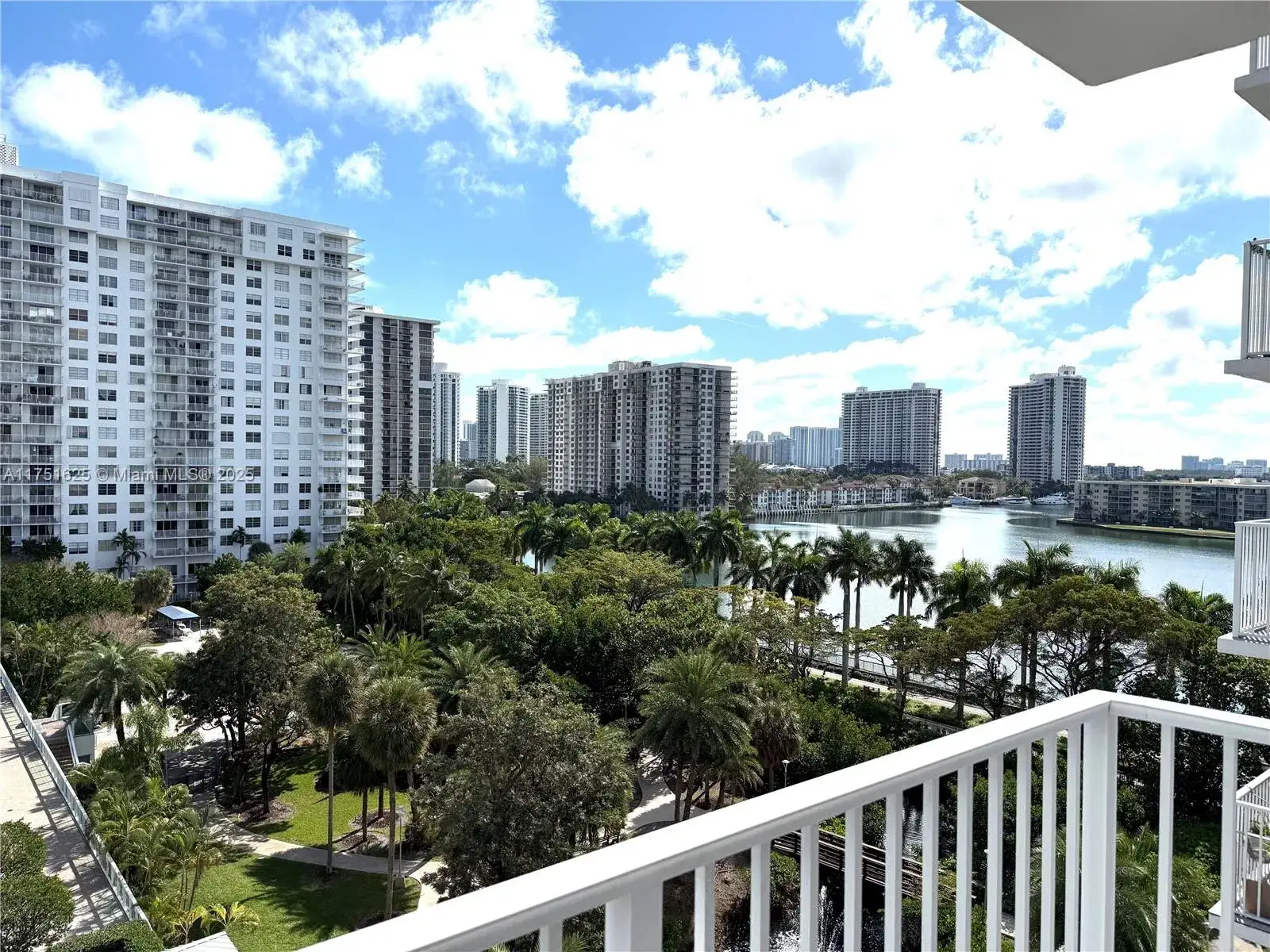 2 bedroom 2 bath Residential for sale at 2801 NE 183rd St # 806W, Aventura FL 33160