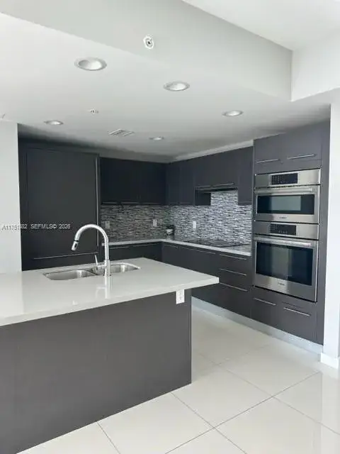 2 bedroom 2 bath Residential for sale at 7661 NW 107th Ave # 512, Doral FL 33178