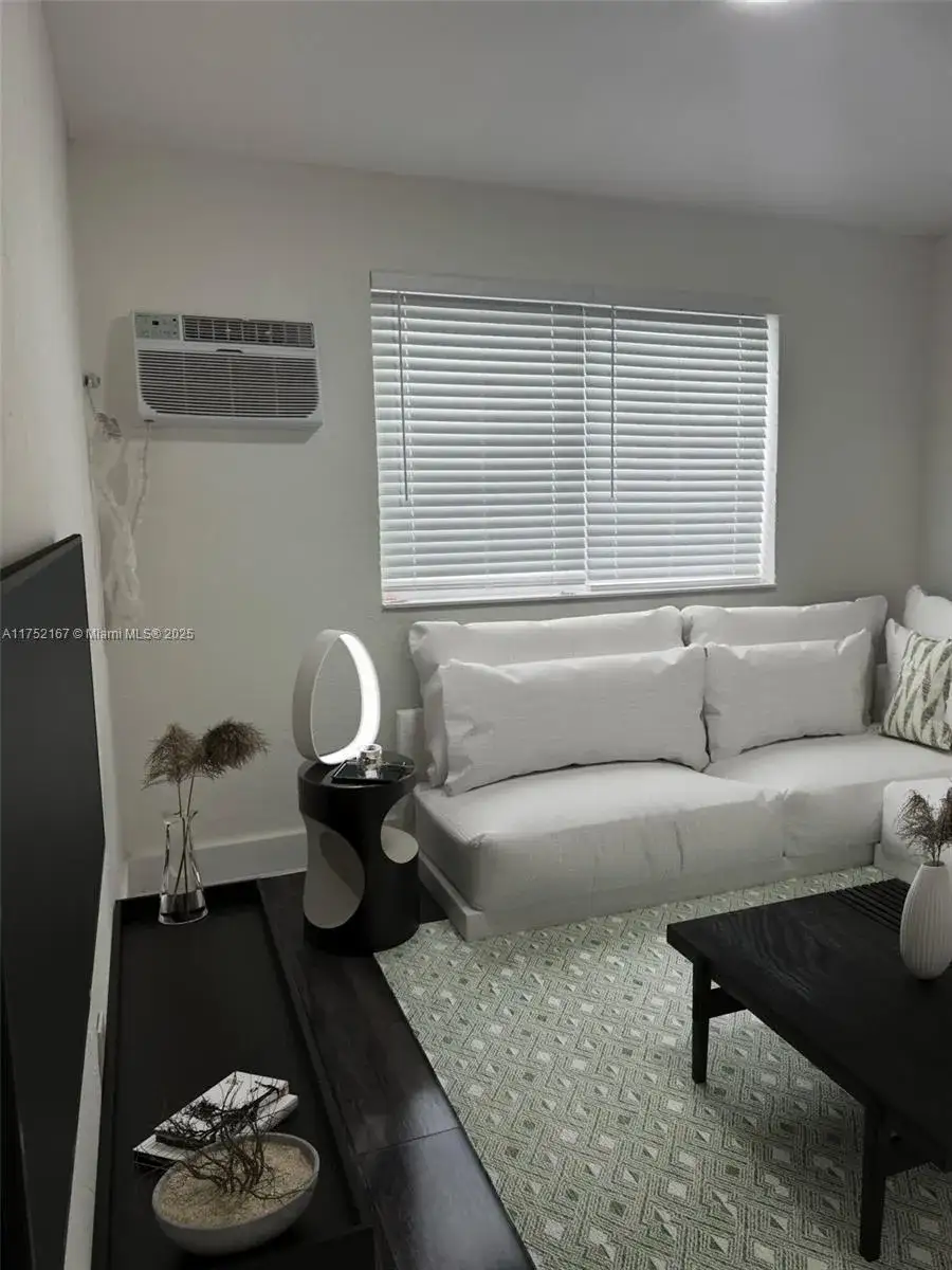 1 bedroom 1 bath Residential Lease for rent at 212 NW 15th St # 6, Miami FL 33136