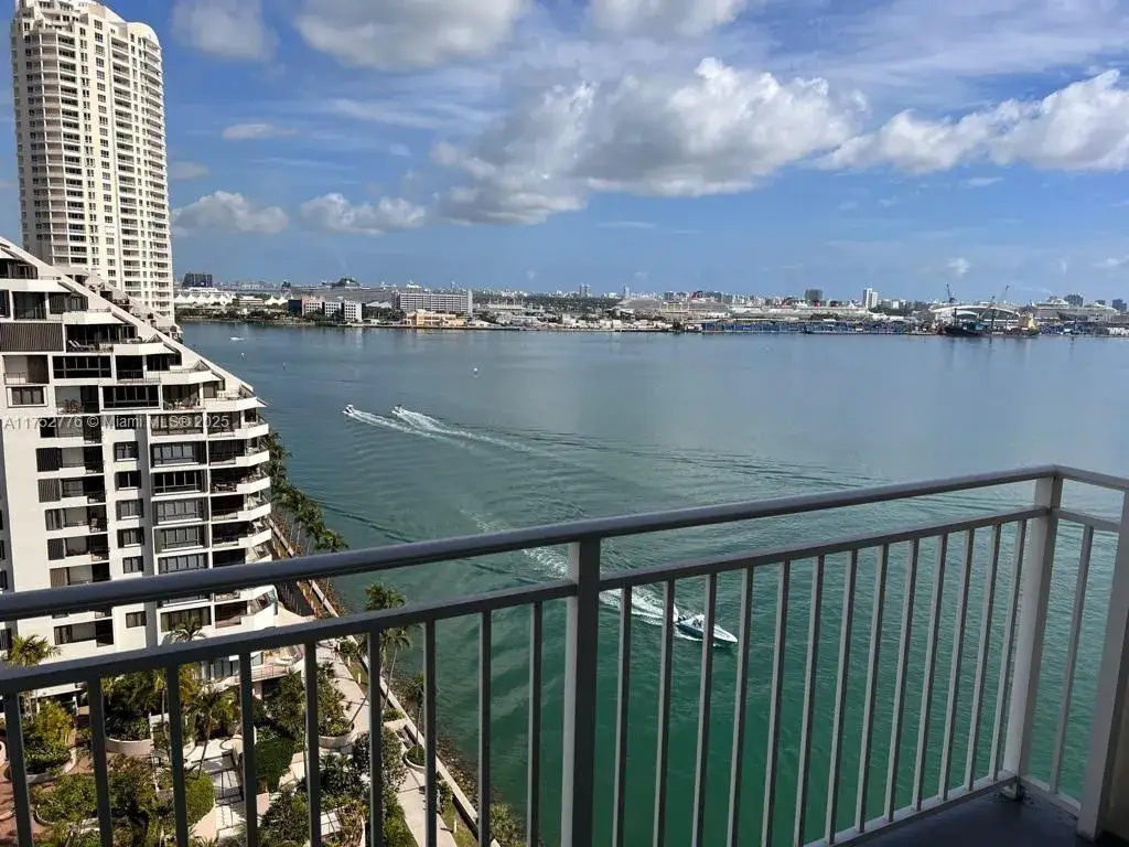 2 bedroom 2 bath Residential Lease for rent at 770 Claughton Island Dr # 1913, Miami FL 33131