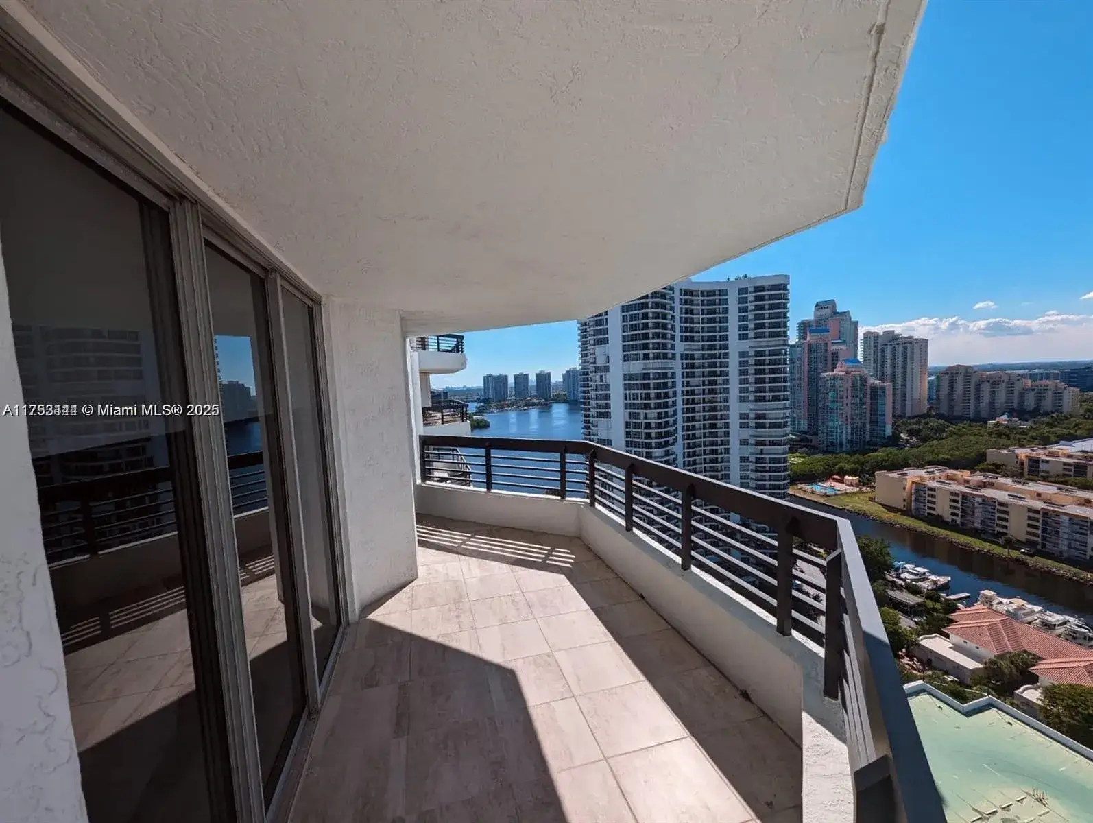 2 bedroom 2 bath Residential for sale at 3500 Mystic Pointe Dr # 2502, Aventura FL 33180