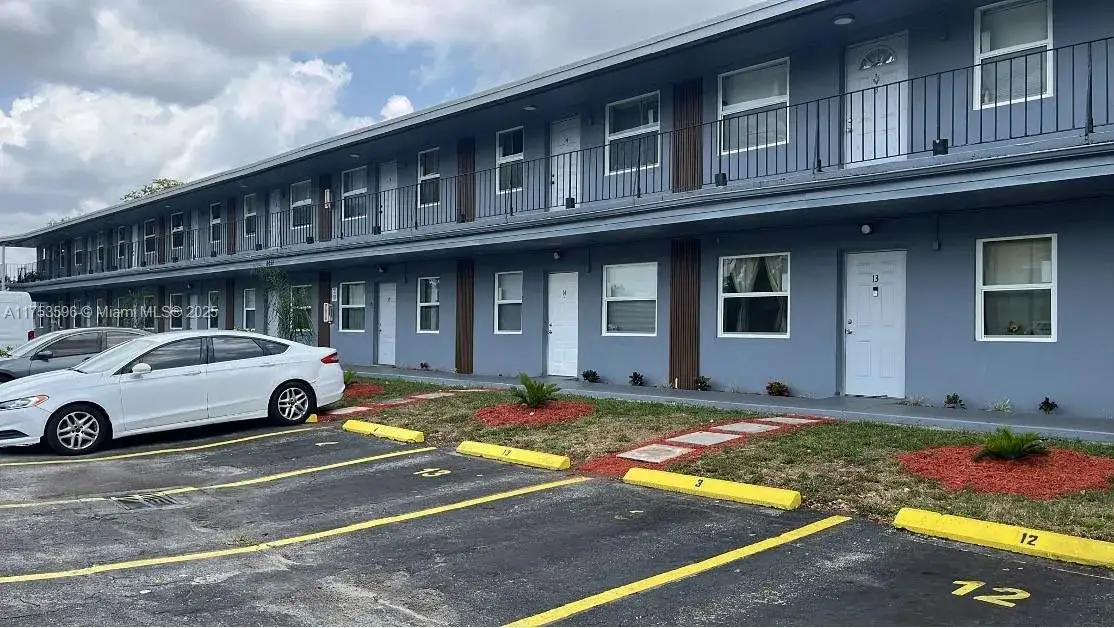 2 bedroom 2 bath Residential Lease for rent at 6051 Arthur St # 14, Hollywood FL 33024