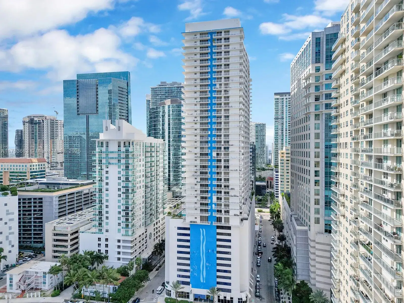 1 bedroom 1 bath Residential Lease for rent at 1200 Brickell Bay Dr # 4019, Miami FL 33131