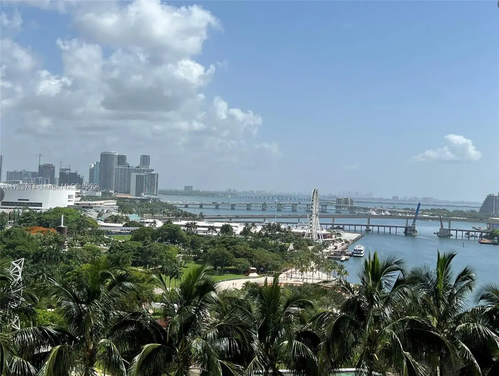 1 bedroom 1 bath Residential for sale at 325 S Biscayne Blvd # 1818, Miami FL 33131