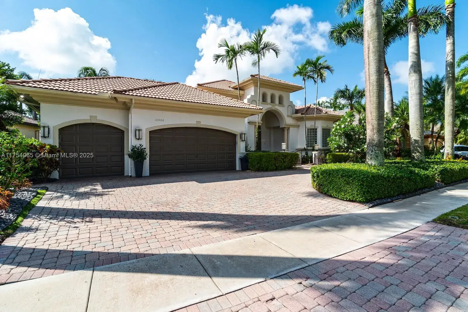 4 bedroom 3 bath Residential Lease for rent at 10968 Canary Island Ct, Plantation FL 33324