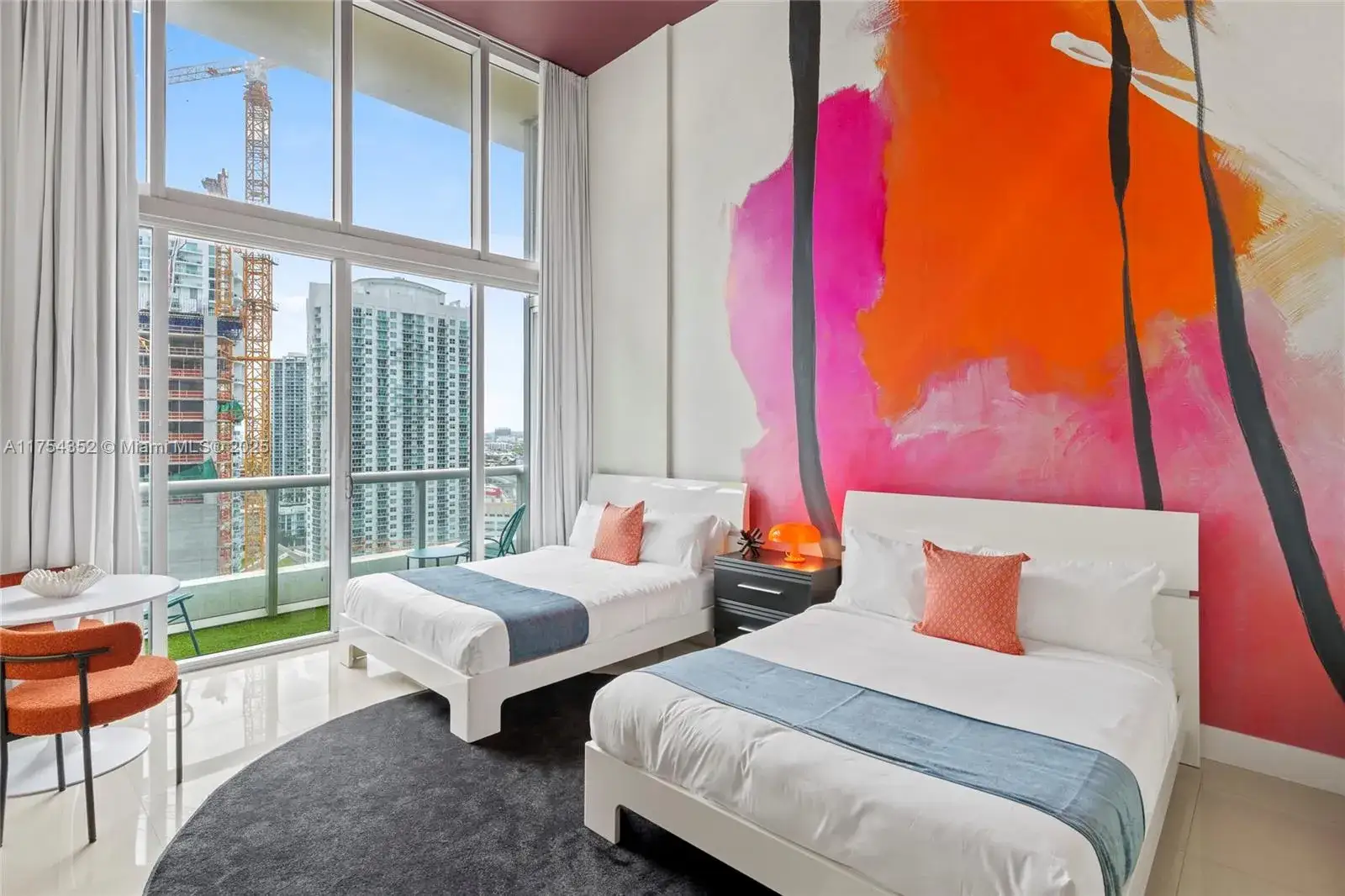 1 bath Residential Lease for rent at 485 Brickell Ave # 2805, Miami FL 33131