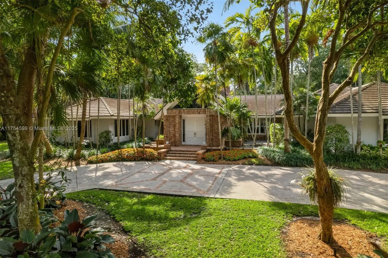 6 bedroom 6 bath Residential for sale at 9000 Arvida Dr, Coral Gables FL 33156