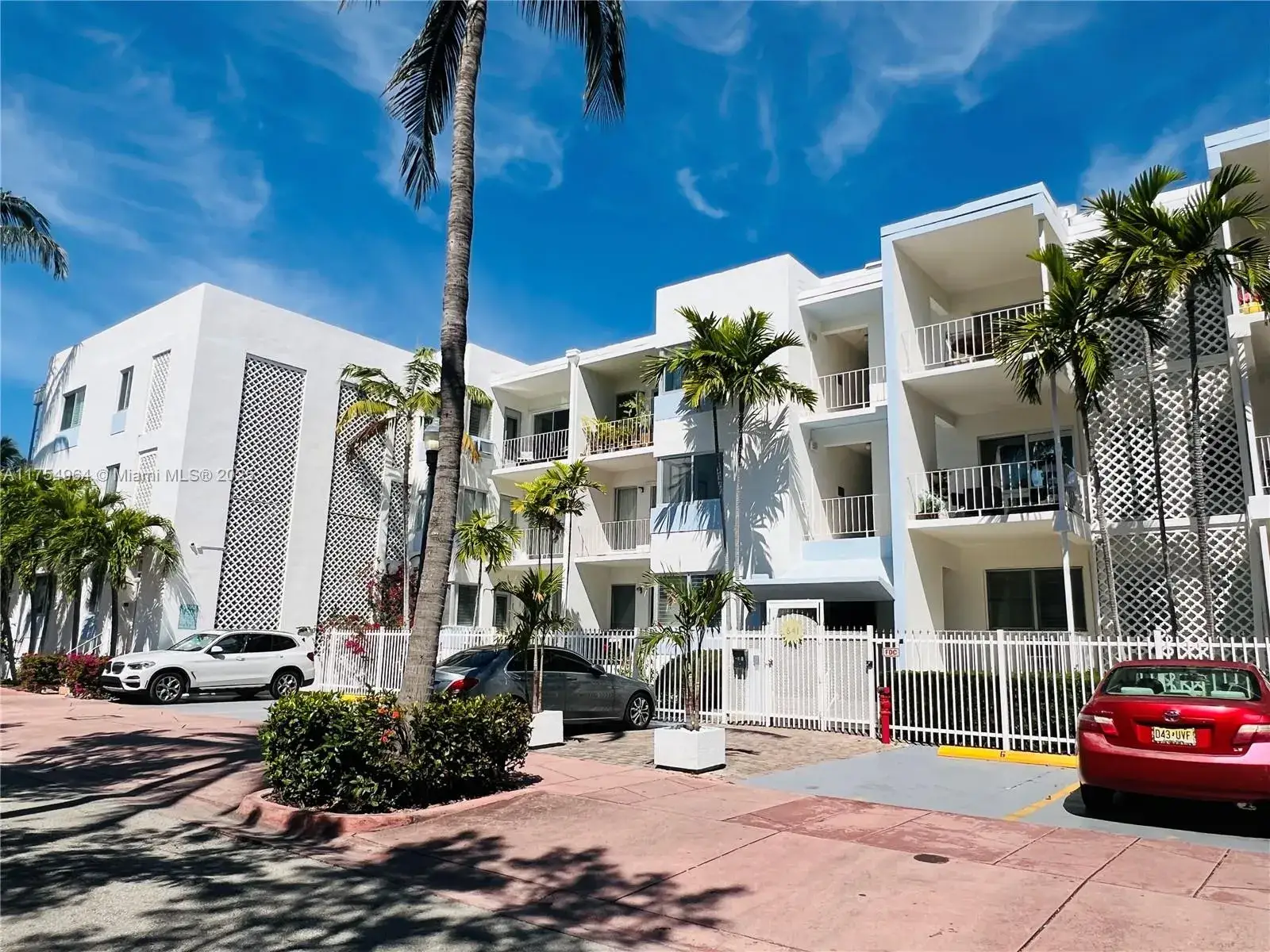 1 bedroom 1 bath Residential Lease for rent at 641 Espanola Way # 4, Miami Beach FL 33139