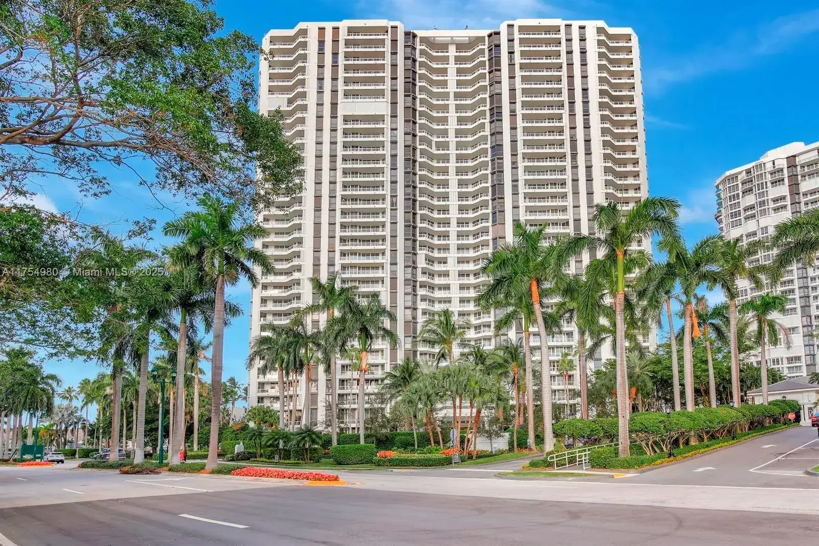 3 bedroom 2 bath Residential for sale at 21205 Yacht Club Dr # 1802, Aventura FL 33180