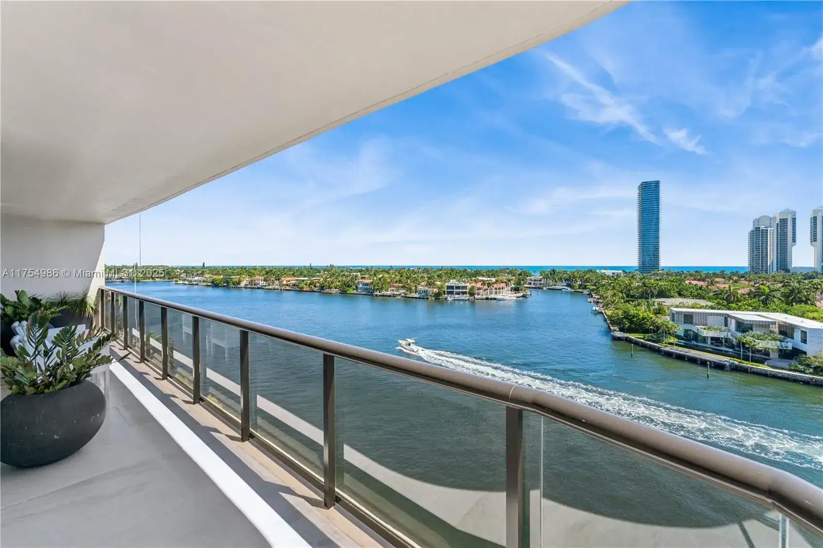2 bedroom 2 bath Residential for sale at 19667 Turnberry Way # 8K, Aventura FL 33180