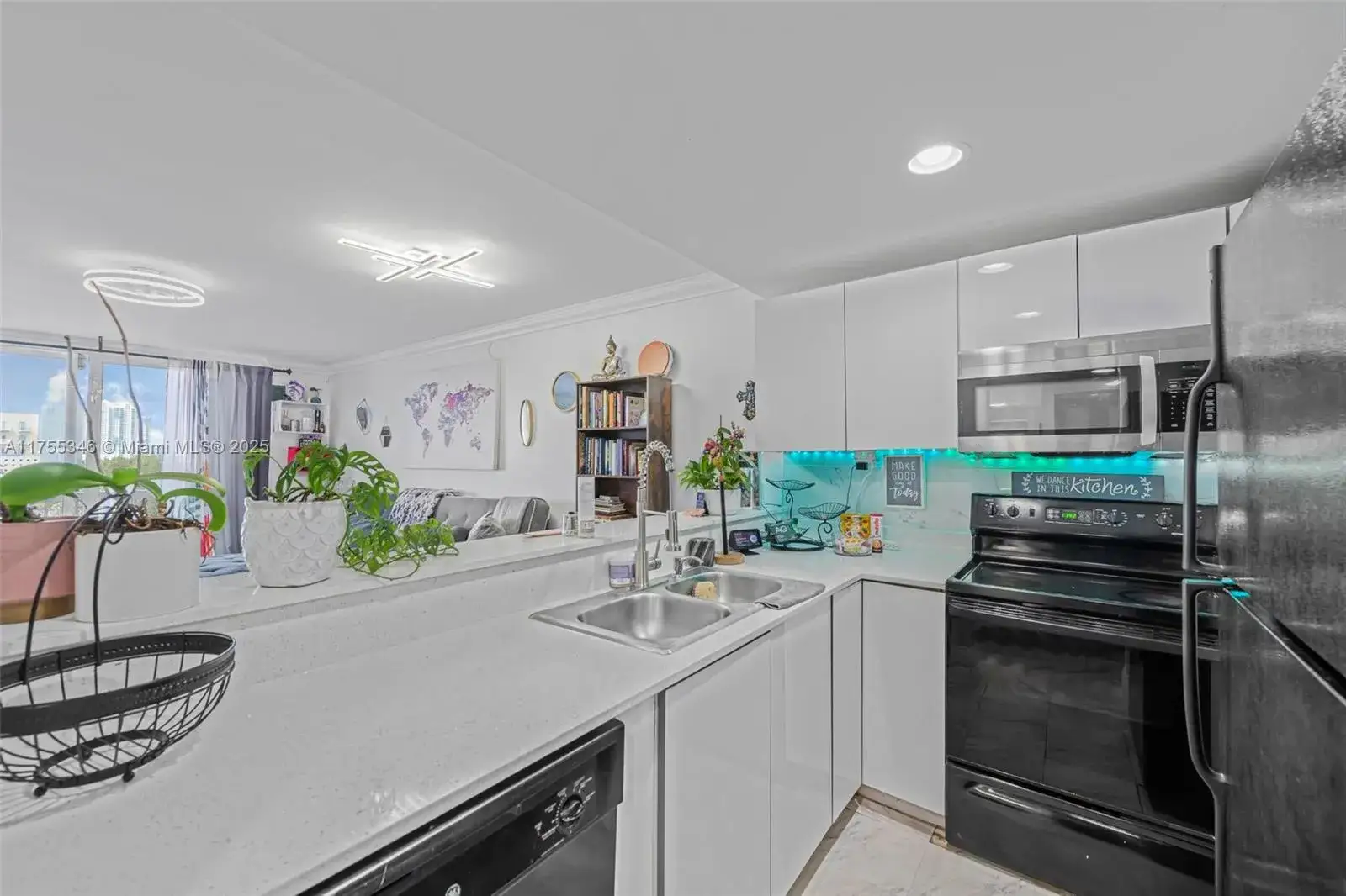 1 bedroom 1 bath Residential Lease for rent at 401 Ocean Dr # 602, Miami Beach FL 33139