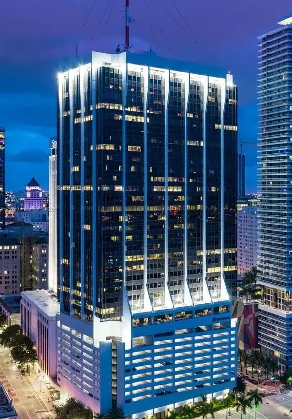 Commercial Sale for sale at 2 S Biscayne Blvd # 3200, Miami FL 33131