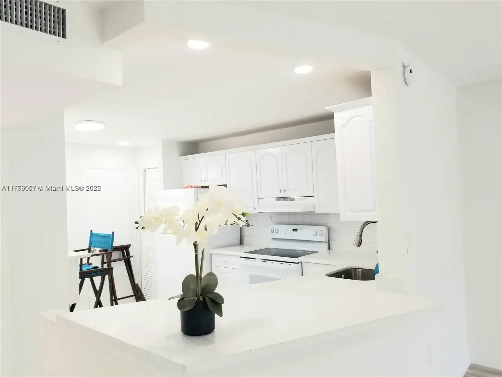 1 bedroom 1 bath Residential for sale at 1670 NE 191st St # 3, Miami FL 33179