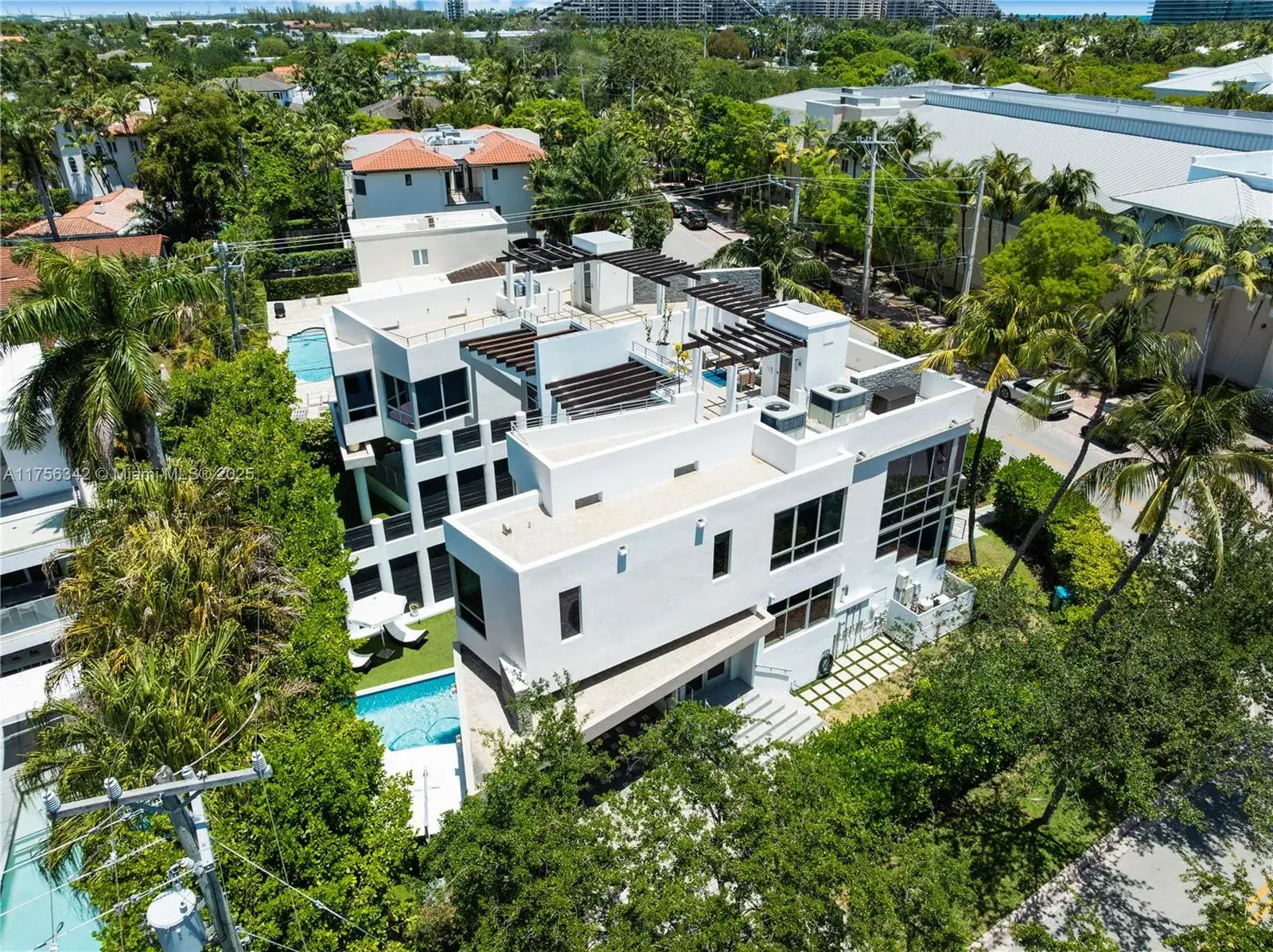 4 bedroom 3 bath Residential for sale at 548 Fernwood Rd # 548, Key Biscayne FL 33149