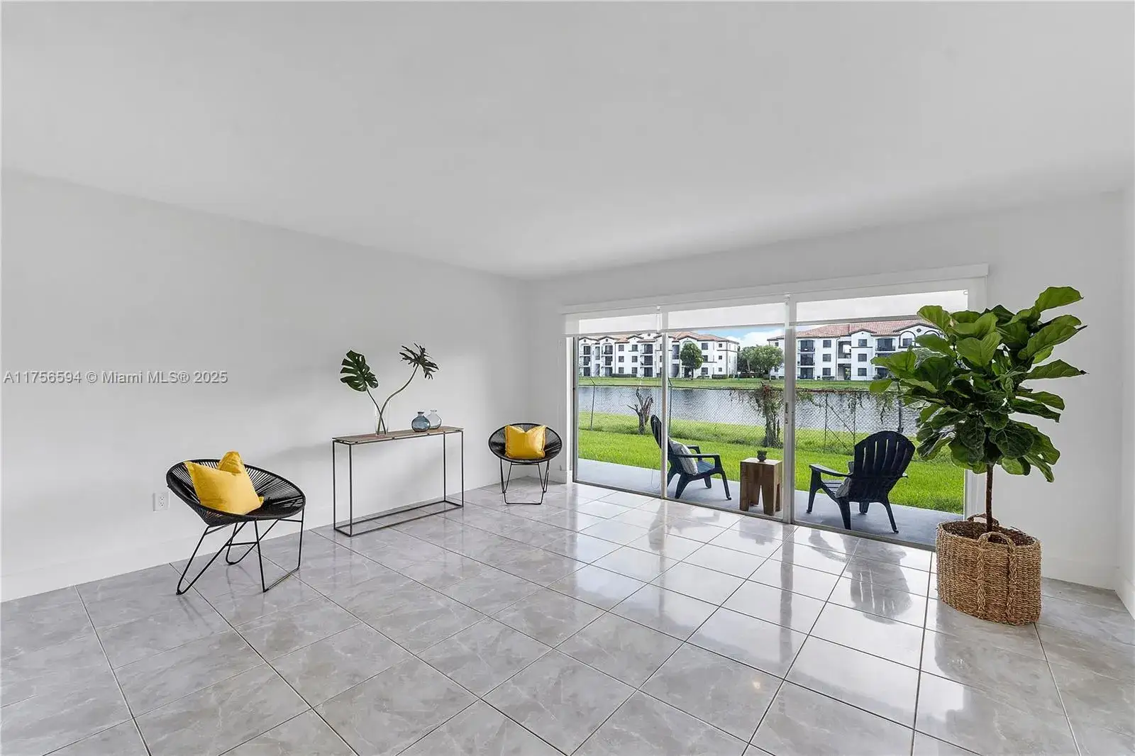 1 bedroom 1 bath Residential for sale at 9373 Fontainebleau Blvd # K119, Miami FL 33172