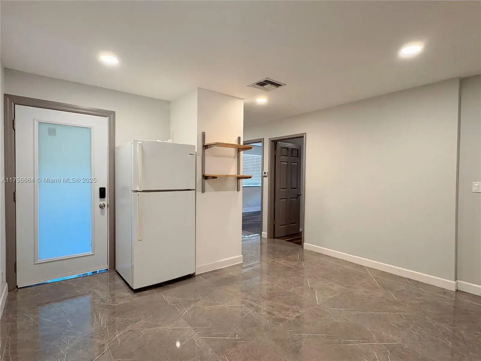 2 bedroom 1 bath Residential Lease for rent at 724 NE 3rd St # 2, Hallandale Beach FL 33009