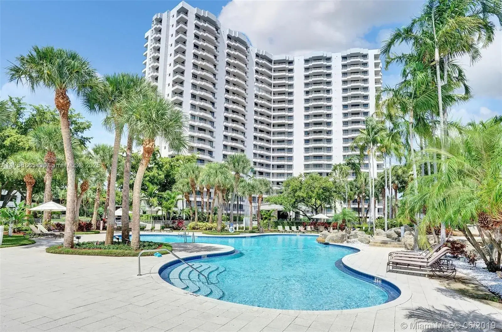 2 bedroom 2 bath Residential for sale at 3300 NE 191 St # 504, Aventura FL 33180