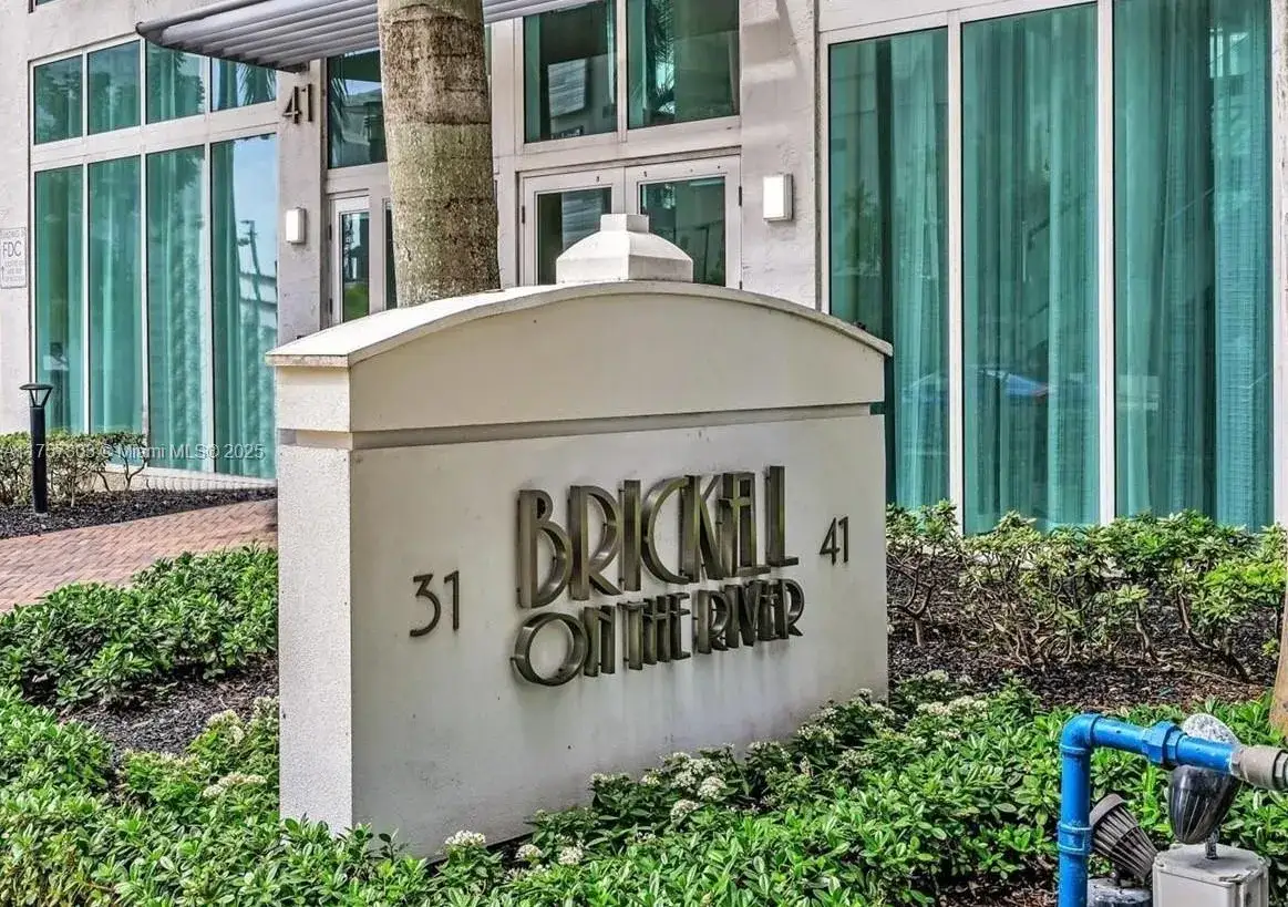 1 bedroom 1 bath Residential for sale at 41 SE 5th St # 2215, Miami FL 33131