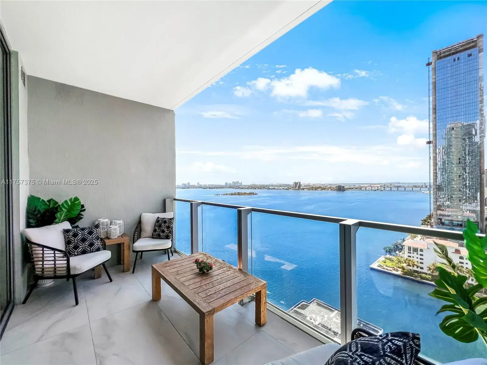 1 bedroom 2 bath Residential for sale at 2900 NE 7th Ave # 2008, Miami FL 33137