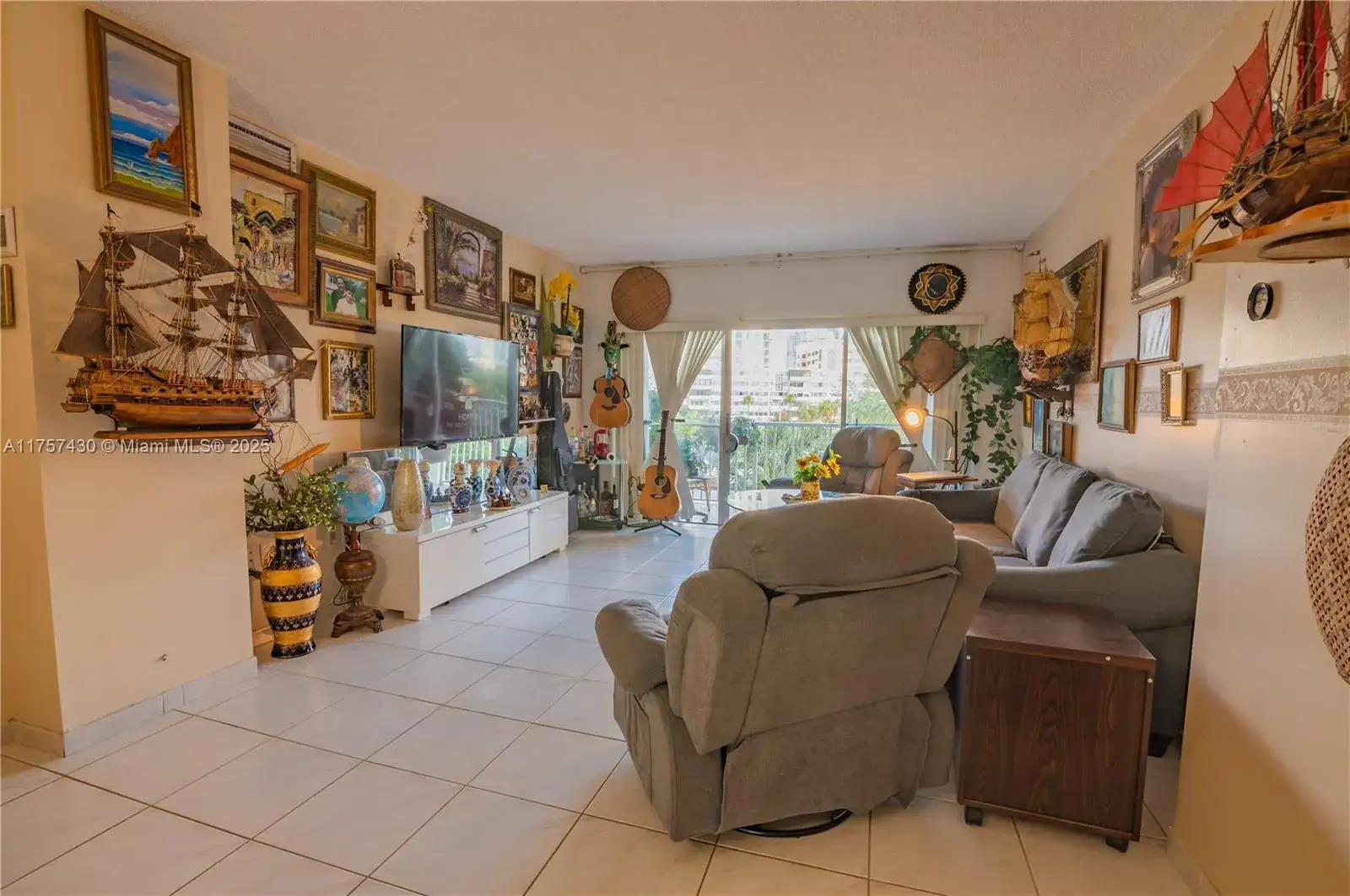 1 bedroom 1 bath Residential for sale at 300 Bayview Dr # 211, Sunny Isles Beach FL 33160