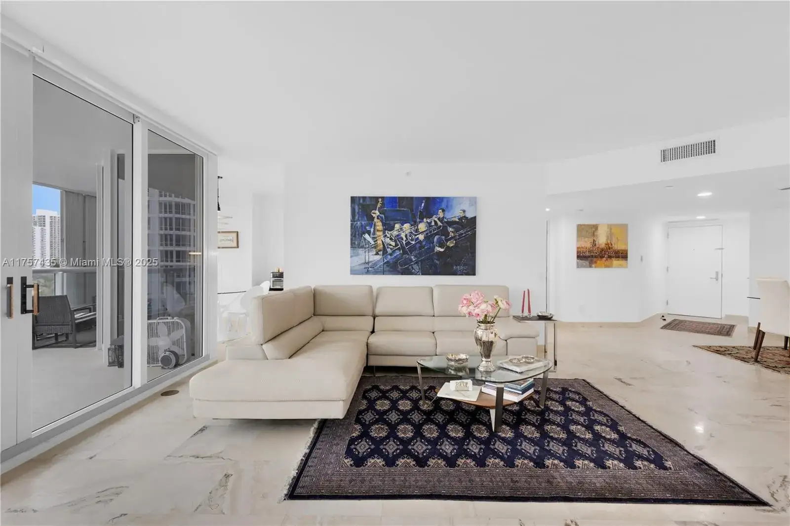 3 bedroom 2 bath Residential for sale at 21055 Yacht Club Dr # 902, Aventura FL 33180