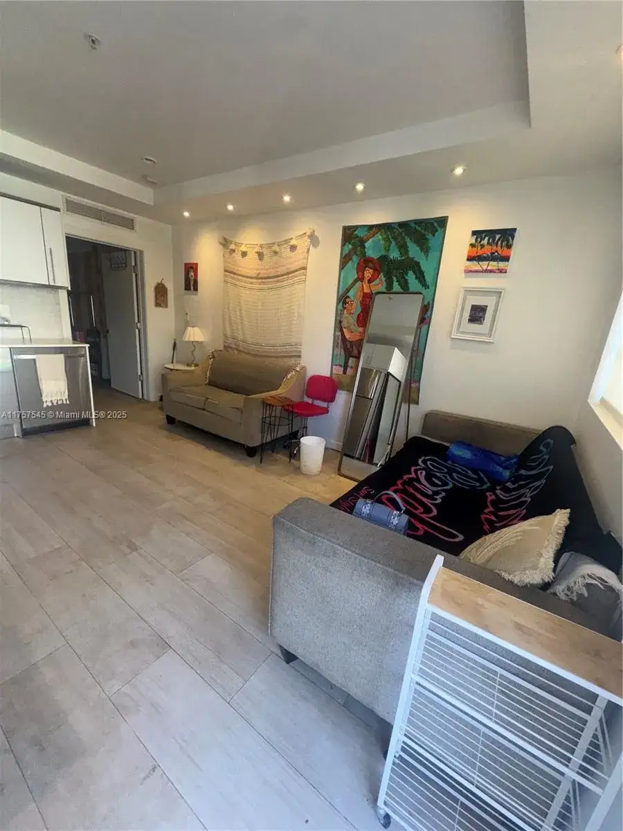 1 bedroom 1 bath Residential for sale at 700 16th St # 106, Miami Beach FL 33139