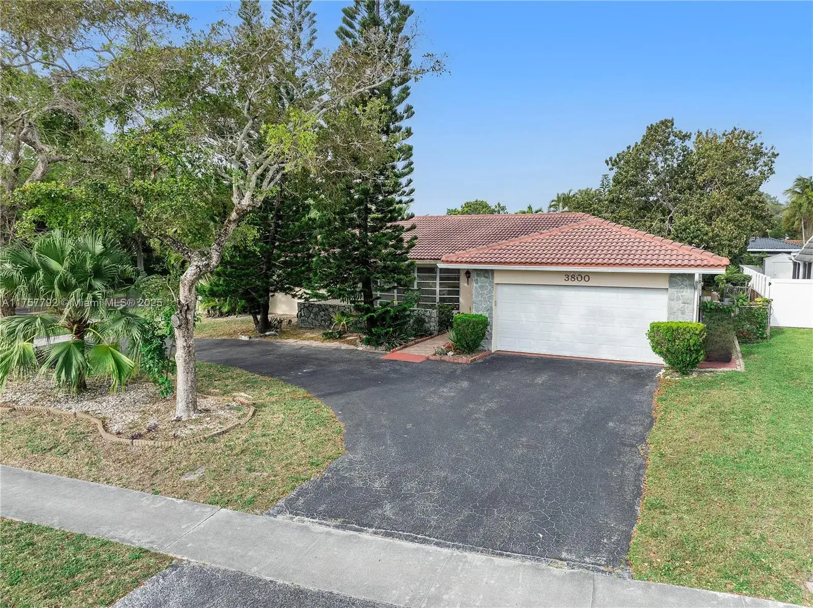 3 bedroom 2 bath Residential for sale at 3800 N 36th Ave, Hollywood FL 33021