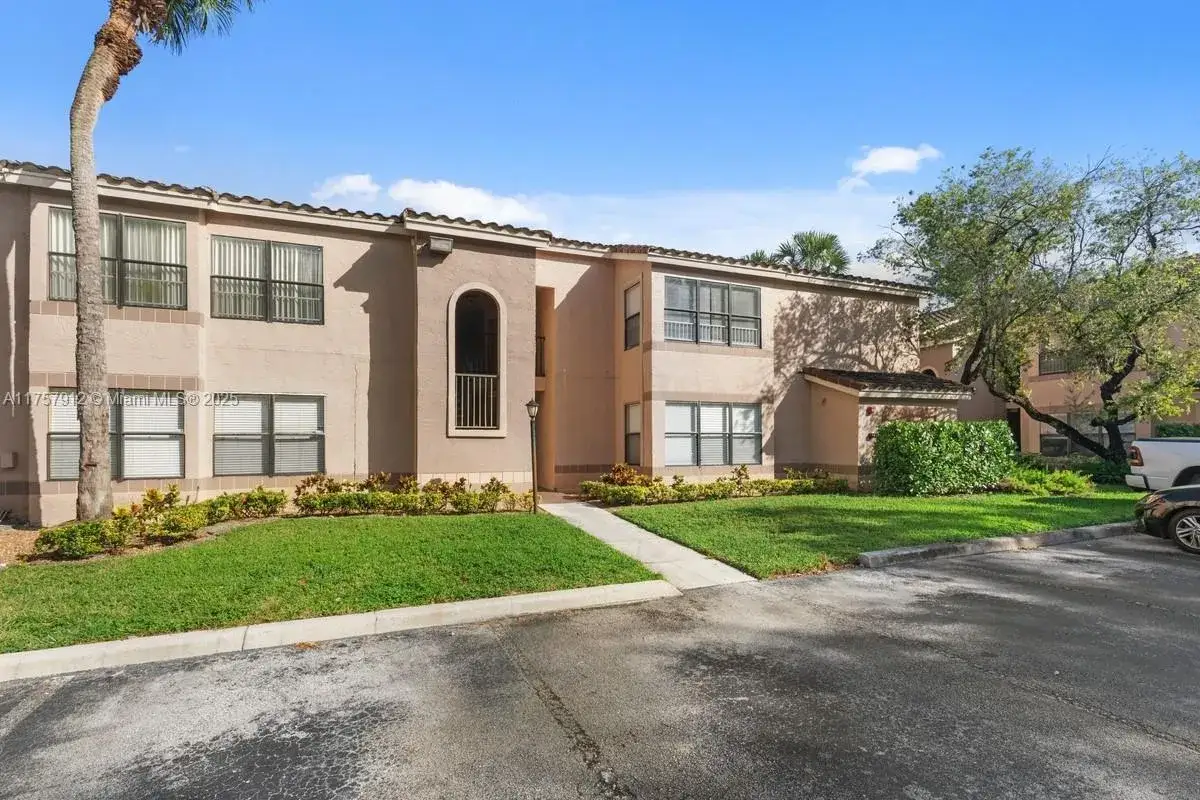 2 bedroom 2 bath Residential for sale at 2900 S University Dr # 9111, Davie FL 33328