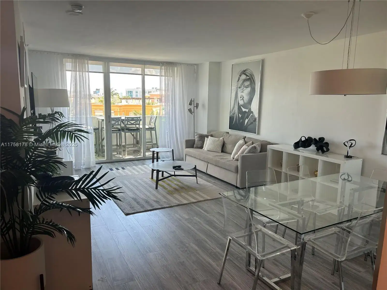 1 bedroom 1 bath Residential for sale at 90 Alton Rd # 607, Miami Beach FL 33139
