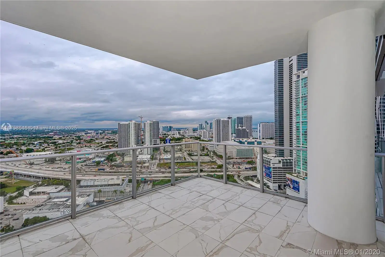 1 bedroom 2 bath Residential for sale at 851 NE 1st Ave # 2600, Miami FL 33132
