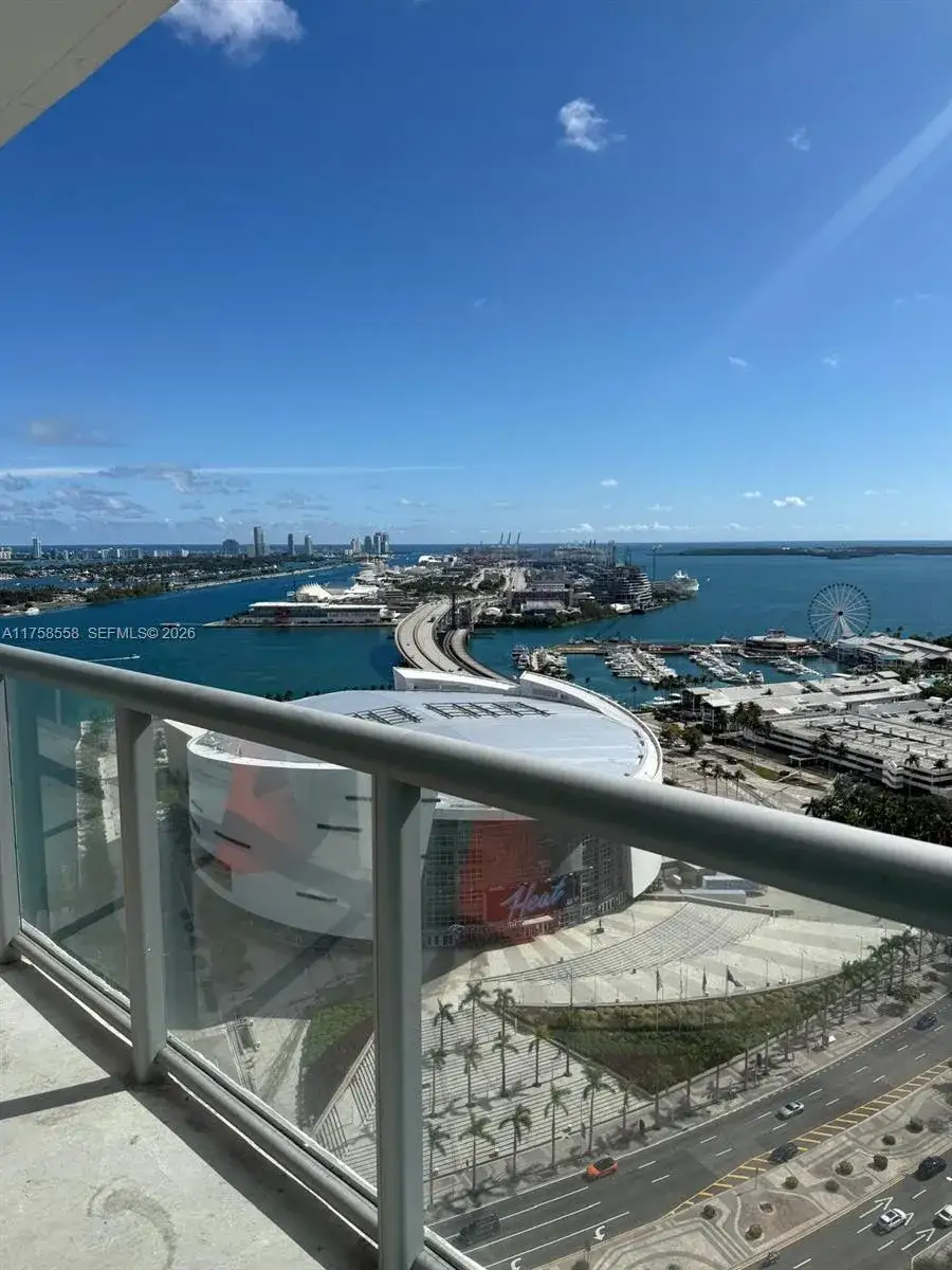 2 bedroom 2 bath Residential Lease for rent at 888 Biscayne Blvd # 4701, Miami FL 33132